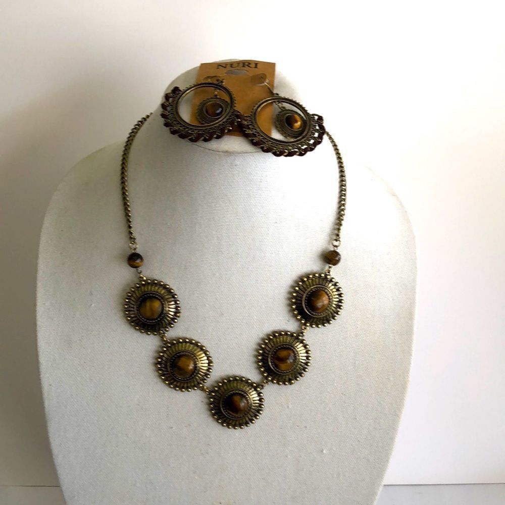 NURI Gold color faux tiger eye stone medallions matching earrings brand new